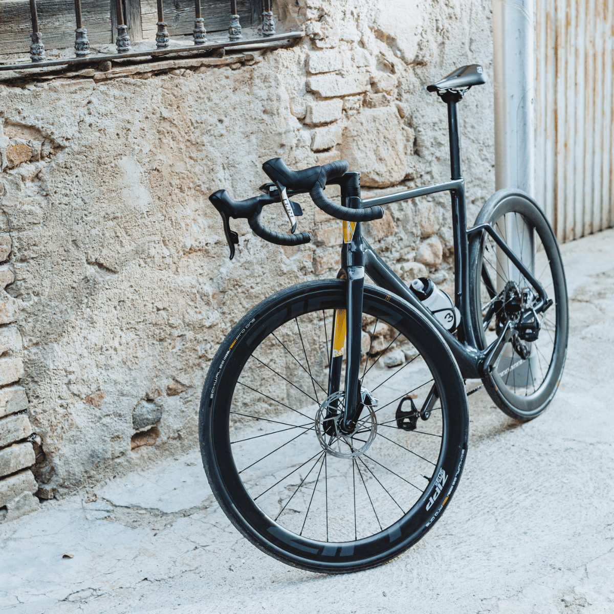 R 1 Alto SRAM Force AXS 12 Speed Vielo Sports