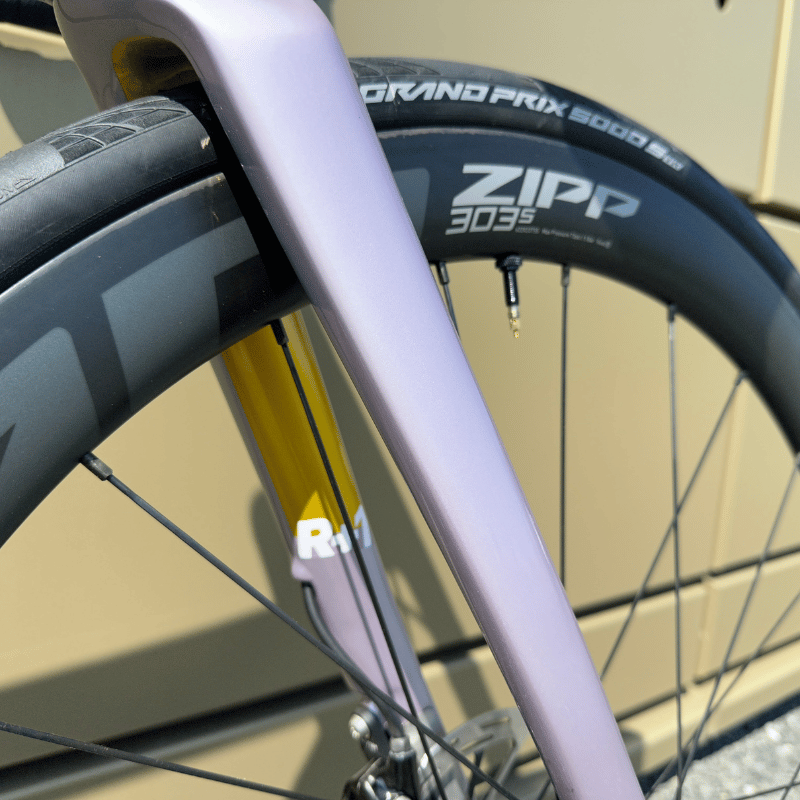 Vielo R+1 Lilac 1x Road bike with SRAM Rival eTap AXS groupset and Zipp 303s Wheels